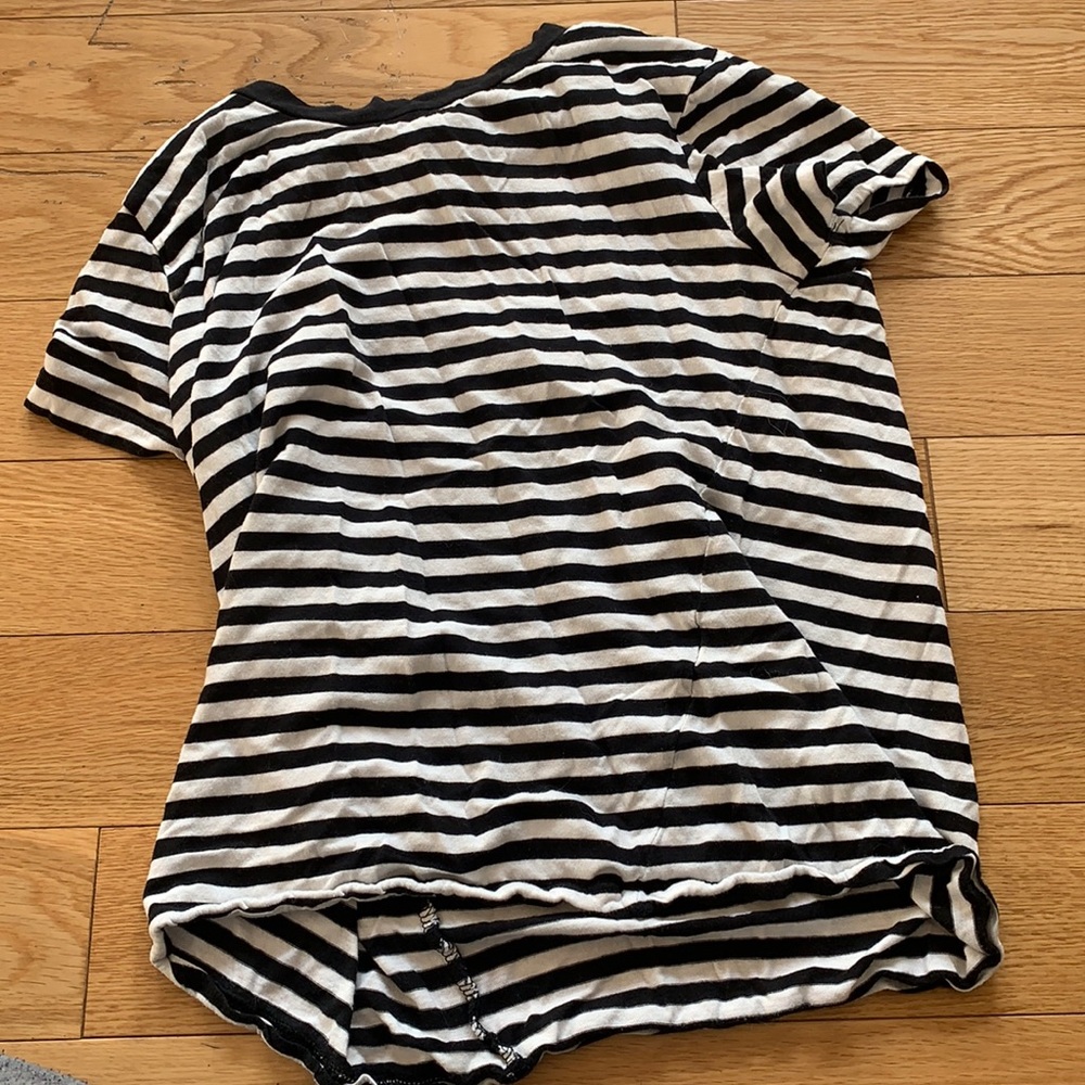 Medium short sleeve shirt with strips